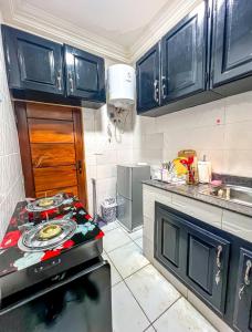 a kitchen with a stove top oven in a kitchen at Luxury lita Résidence in Yaoundé