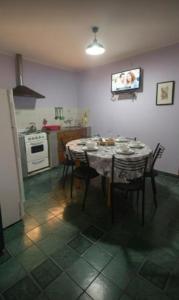 a dining room with a table and chairs in a kitchen at Alquiler la nona in Malargüe