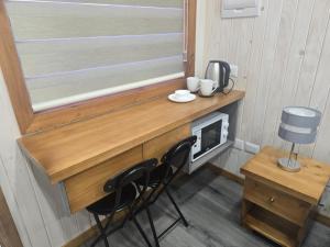 a tiny house with a counter and two chairs at alojamiento Santa Rosa 744 in Puerto Varas