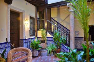 a room with plants and a balcony with a staircase at Toledo Histórico in Toledo
