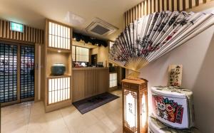 a room with a fan on the wall at Manwol Hotel in Ŭmnae