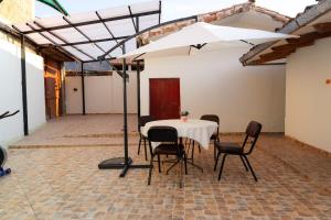 a room with a table and chairs and umbrellas at Comfortable apartment in Urubamba in Urubamba +28 photos