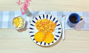 a table with a plate of food on a table at Hammocks - Hamacas in Ríohacha