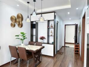a dining room with a table and chairs at Homestay Newlife Tower Vipp in Ha Long +26 photos