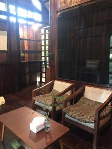 a living room with two chairs and a table at mr handsome phayao in Ban Mae Ka Hua Thung