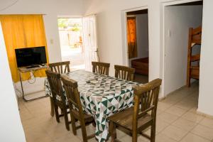 a kitchen and dining room with a table and chairs at Cabañas de Campo in Villa Unión