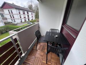 a balcony with a table and two chairs on it at MOREHOME Zentral Parkplatz Balkon nähe Therme in Bad Wörishofen