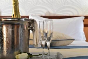 Nápoje v ubytování Constantinou Bros Asimina Suites Hotel
