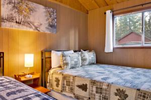 a bedroom with a bed and a window at 2583-Bernhardt Brown Bungalow in Big Bear City