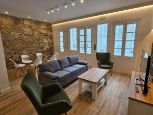 a living room with a couch and chairs and a table at Apartamento Plaza de Armas 2 in Ferrol