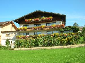 A garden outside Ferienbauernhof Liebschick