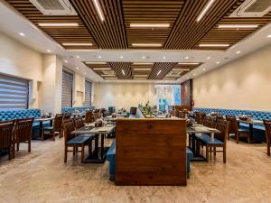 a restaurant with tables and chairs in a room at ZiP By Spree Hotels Pandharpur in Pandharpur