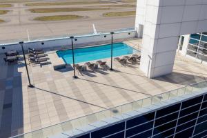 an overhead view of a swimming pool on a building at Grand Hyatt DFW Airport in Irving