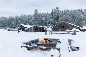 a fire pit in the snow in front of a cabin at Suncadia Resort in Cle Elum