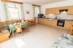 Kuchnia lub aneks kuchenny w obiekcie Appartements Trinker