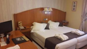 Llit o llits en una habitació de Hotel L'Estació