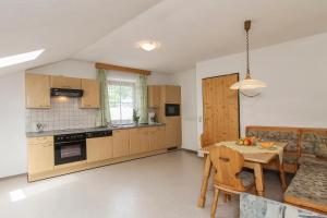 Kuchnia lub aneks kuchenny w obiekcie Appartements Trinker