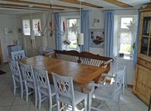 a dining room with a wooden table and chairs at Alte Boddenkate in Born