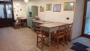a kitchen with a table and some chairs in it at La Casa dei Nonni in Berceto