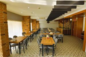 a restaurant with tables and chairs in a room at Ephesus Nobel Otel in Selçuk