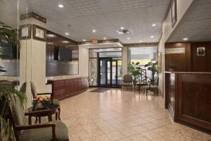a lobby with a waiting area with chairs and tables at Travelodge by Wyndham Cambridge - Waterloo in Cambridge
