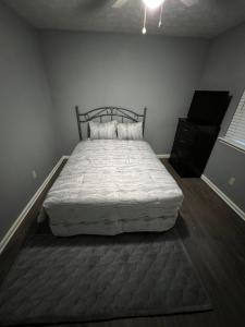 a bedroom with a bed and a dresser at Sweet spot Stone Mountain in Stone Mountain
