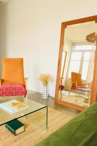 a living room with a couch and a mirror at L'Oustalet Arles in Arles