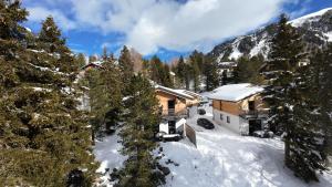 a log cabin in the snow with trees at Luxalps- Turrach Alm Chalets Nr 1-4 Grünsee- Sauna- Skifahren- Wandern- Natur in Turracher Hohe