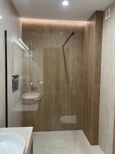 a bathroom with a shower and a sink at Apartamenty Leszczynowa 7 blisko Zatora in Spytkowice +39 photos
