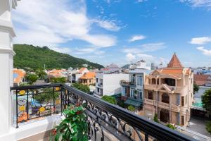 a balcony with a view of a city at Villa 5 Lạc Long Quân - Bãi Sau in Vung Tau