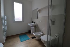 a bathroom with a toilet and a sink and a shower at Mastru Cicciu in Custonaci