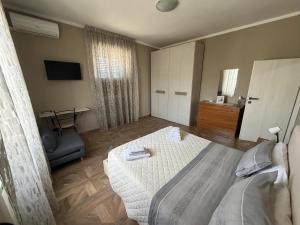 a bedroom with a bed and a chair in it at B&B da Giusy in Chieti