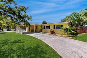 a yellow house with a driveway at 2403 Auburn Dr in Cocoa