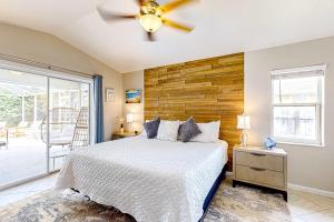 a bedroom with a bed and a ceiling fan at 620 S Easy St in Sebastian +36 photos