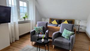 a living room with two chairs and a couch at Ferienapartment Weber-Loskill in Mehring