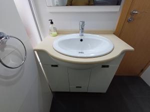 a bathroom with a white sink and a mirror at SELA HOME y Garaje, Algemesi Home in Algemesí +16 photos