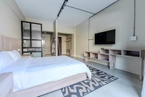 a bedroom with a bed and a flat screen tv at inn here in Johannesburg