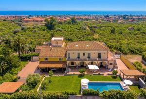 an aerial view of a house with a swimming pool at Villa Solenia in Giarre