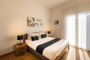 a bedroom with a large bed and a large window at Dar Sara Holiday Home in Victoria +31 photos