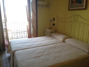 Postel nebo postele na pokoji v ubytování Hostal Aranda