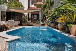 a swimming pool in the middle of a building at Boutique Hotel Marco Polo in Gradac