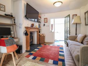 a living room with a couch and a tv at 32 Crescent Street in Newtown
