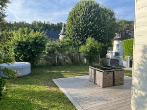 a backyard with a wooden deck with a bath tub at Maison avec jardin proche de la plage in Dieppe