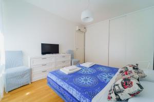 a bedroom with a bed and a tv on a dresser at Nestly house Portovenere in Portovenere