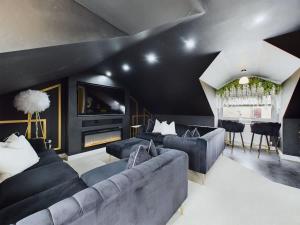 a living room with a couch and a tv at Modern 4 Bed Walk to Pubs, Shops and Countryside in Stanhope