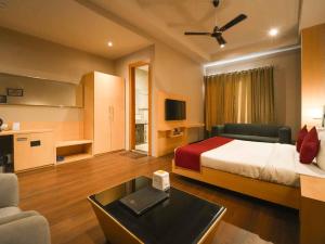 a hotel room with a bed and a living room at Lemonade Hotel Alwar in Alwar