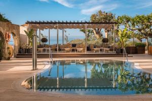 a swimming pool with a gazebo and a house at Hotel & Spa Terraza 4 Sup in Roses