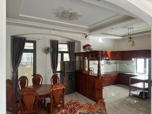 a dining room with a table and chairs and a kitchen at Carol Dalat in Khu Chi Lăng +22 photos