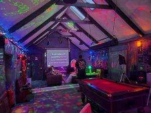 a room with a pool table and a projection screen at Newgale Lodge in Newgale