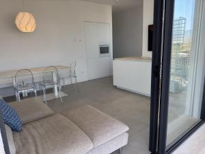 a living room with a couch and a table and a kitchen at Villa Admare - LUX - minipiscina Spa vista mare - Spiaggia inclusa in Numana +26 photos